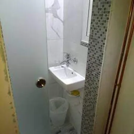 Διαμέρισμα Seafront Apartment - Sleeps 13 - Parking - Balcony *