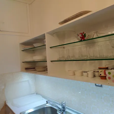Seafront Apartment - Sleeps 13 - Parking - Balcony Θεσσαλονίκη