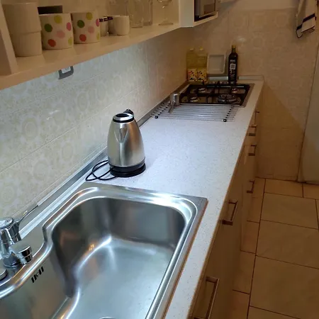 Διαμέρισμα Seafront Apartment - Sleeps 13 - Parking - Balcony