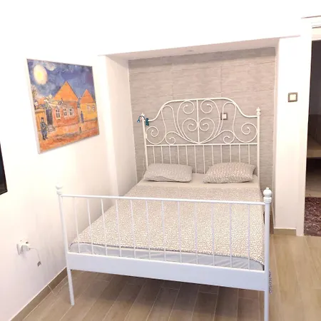 Seafront Apartment - Sleeps 13 - Parking - Balcony Διαμέρισμα