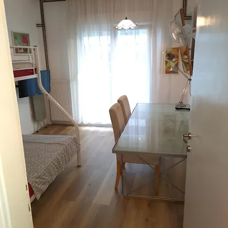 Διαμέρισμα Seafront Apartment - Sleeps 13 - Parking - Balcony Θεσσαλονίκη