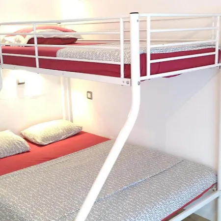 Seafront Apartment - Sleeps 13 - Parking - Balcony Θεσσαλονίκη
