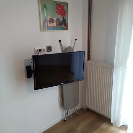 Seafront Apartment - Sleeps 13 - Parking - Balcony Διαμέρισμα