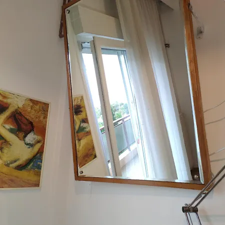 Daire Seafront Apartment - Sleeps 13 - Parking - Balcony