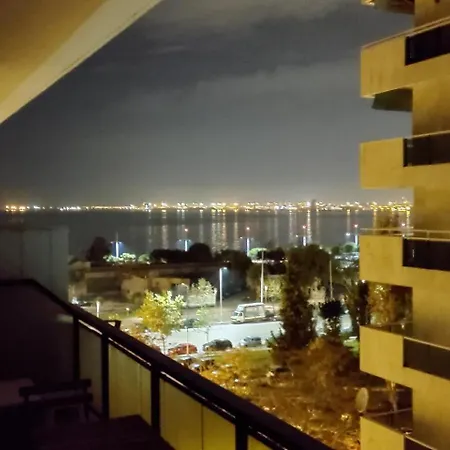 Διαμέρισμα Seafront Apartment - Sleeps 13 - Parking - Balcony Θεσσαλονίκη