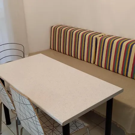 Διαμέρισμα Seafront Apartment - Sleeps 13 - Parking - Balcony