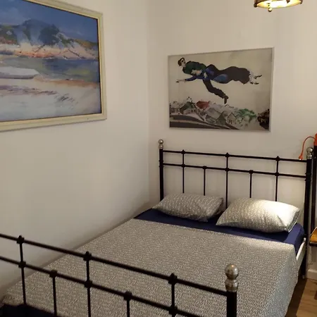 Seafront Apartment - Sleeps 13 - Parking - Balcony Θεσσαλονίκη